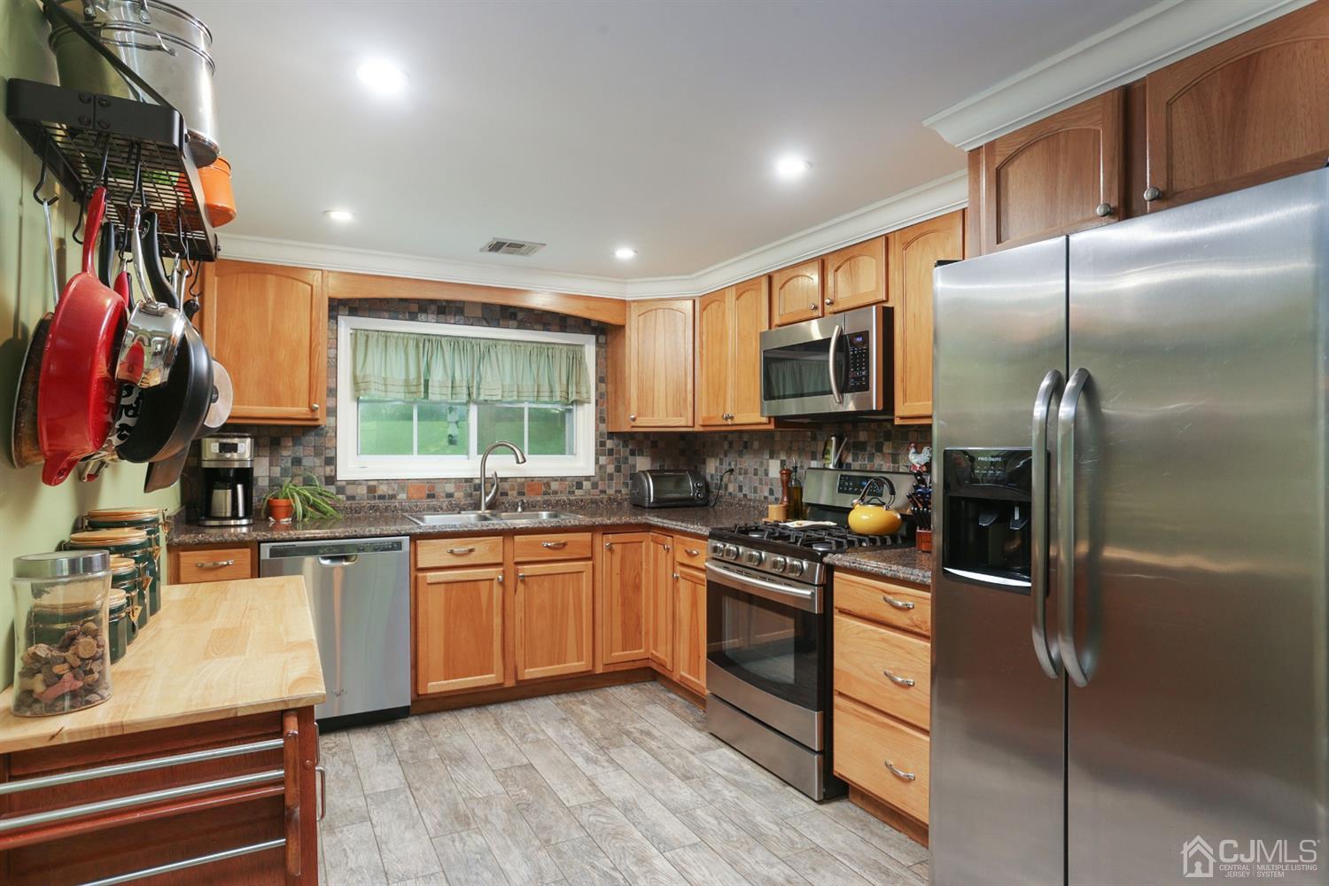 67 Farrington Road Matawan, NJ 07747 - Photo 11 of 22 Gallery Image 11