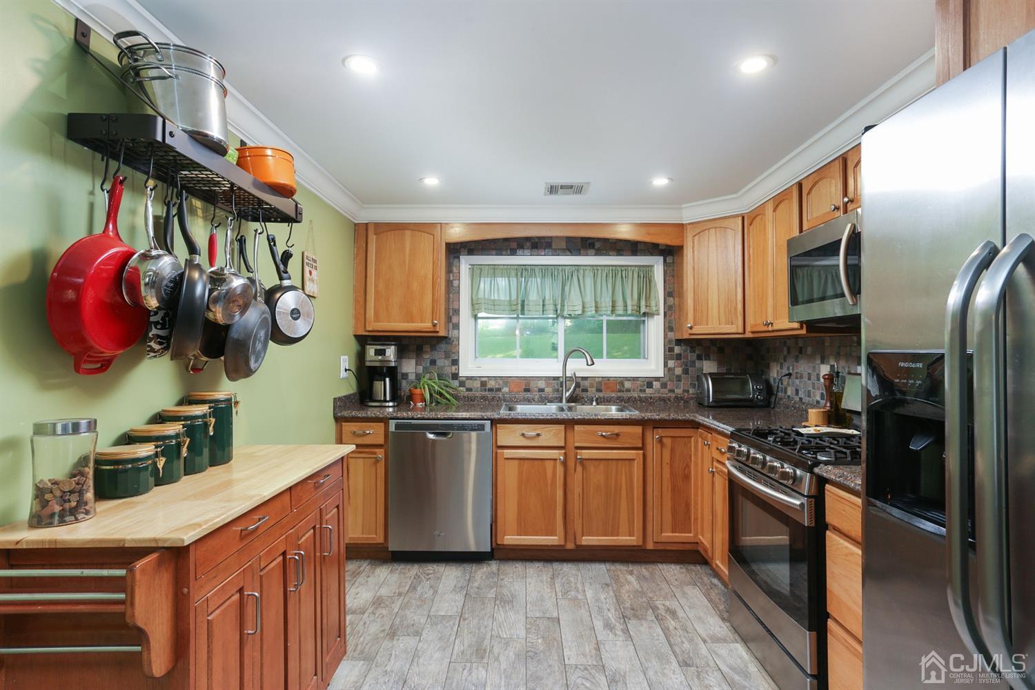 67 Farrington Road Matawan, NJ 07747 - Photo 12 of 22 Gallery Image 12