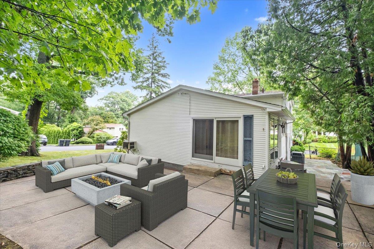 21 Tanglewood Road Scarsdale, NY 10583 - Photo 22 of 28 photo is virtually staged