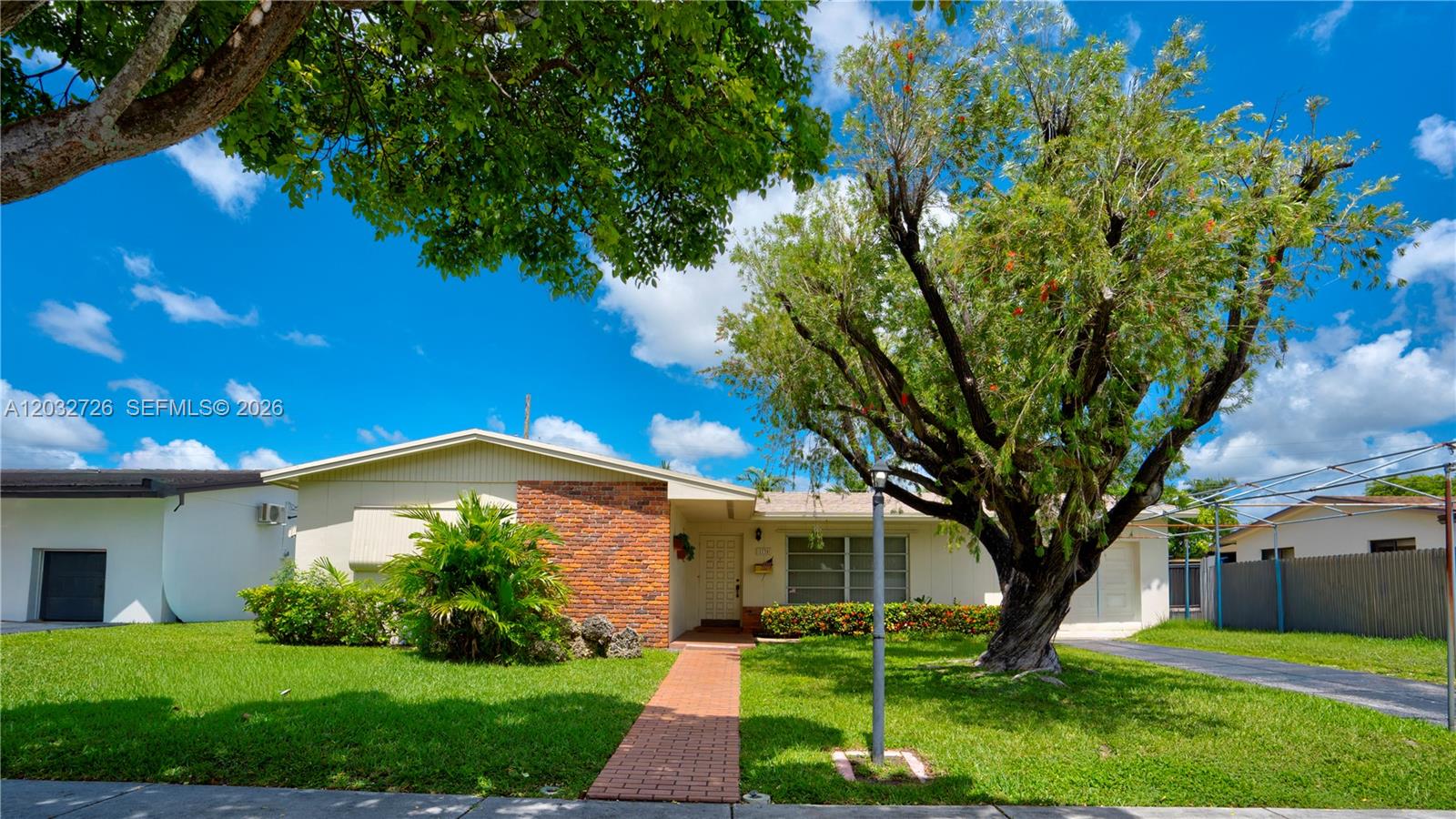 1730 Southwest 97th Place Miami, FL 33165 - Photo 9 of 44
