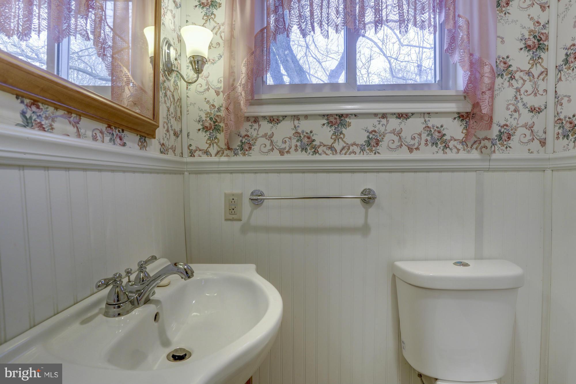554 South Rolling Road Baltimore, MD 21228 - Photo 13 of 26 Bath