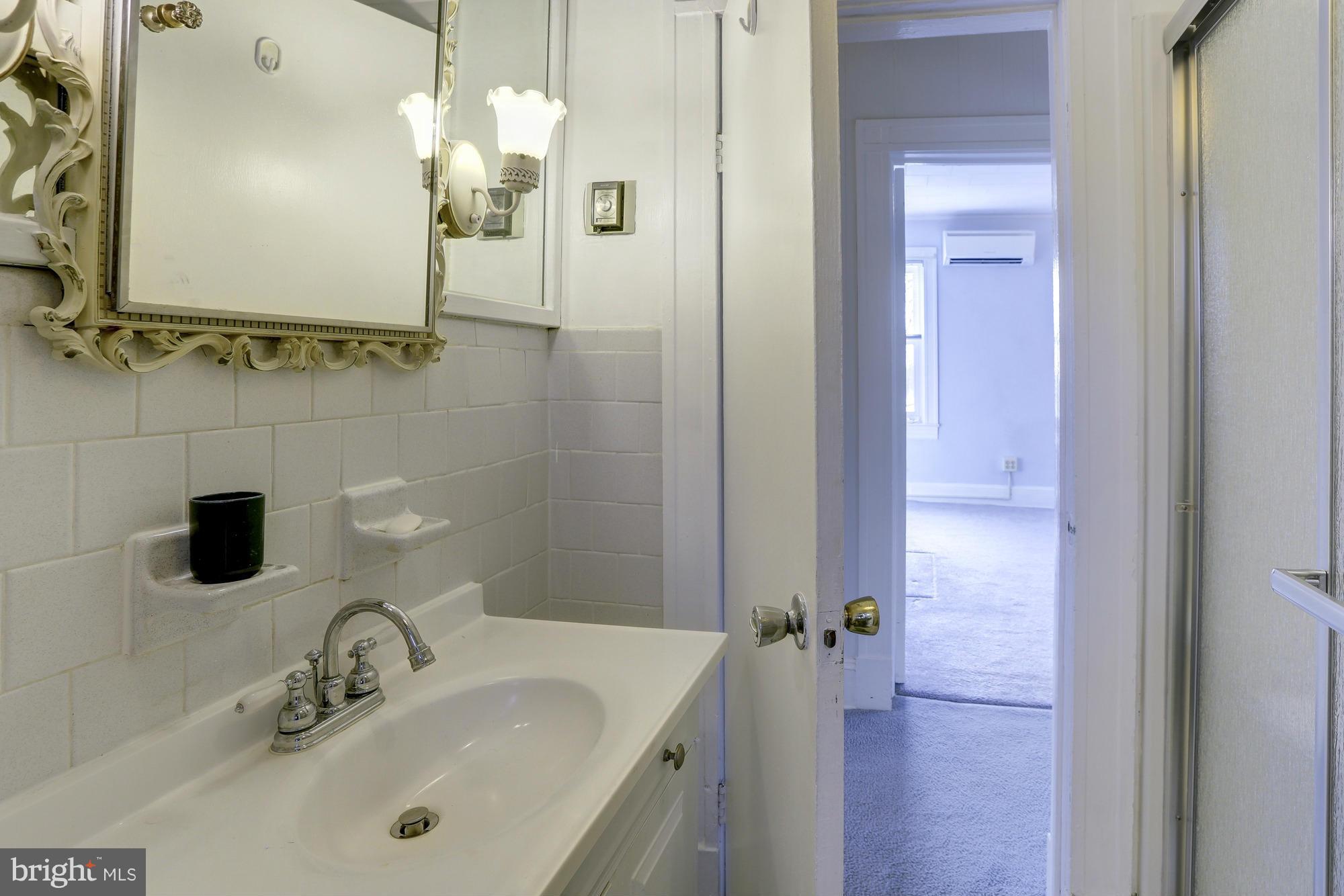 554 South Rolling Road Baltimore, MD 21228 - Photo 19 of 26 Bath