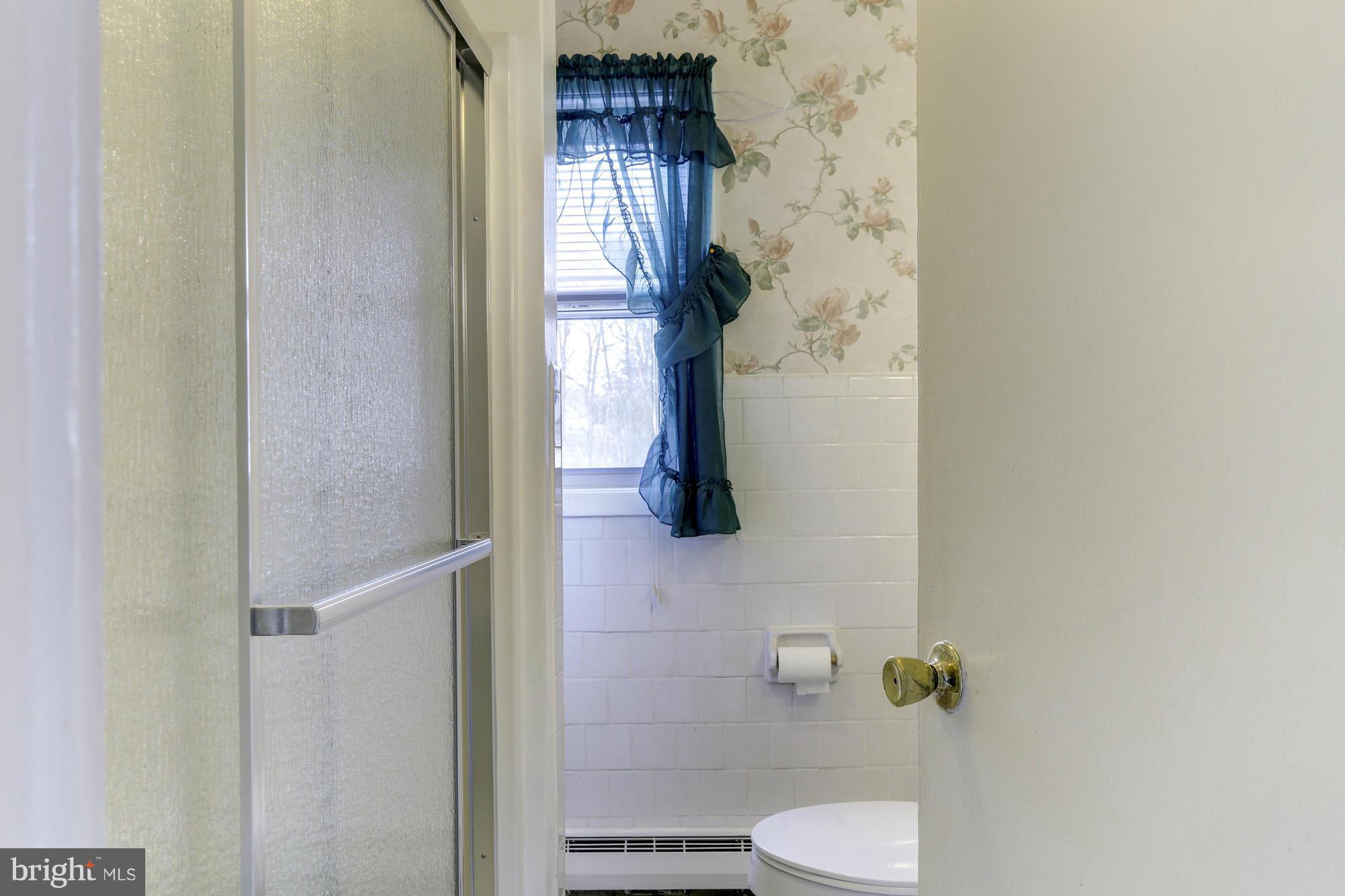 554 South Rolling Road Baltimore, MD 21228 - Photo 20 of 26 Bath
