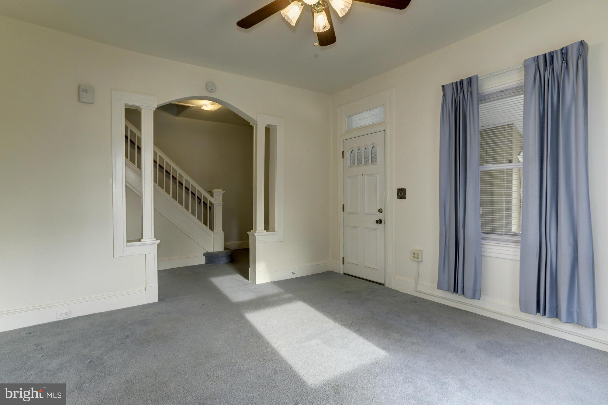 554 South Rolling Road Baltimore, MD 21228 - Photo 4 of 26 Family Room