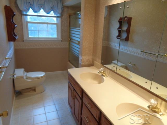1780 North Center Road Saginaw, MI 48638 - Photo 37 of 48 Upstairs Full Bathroom