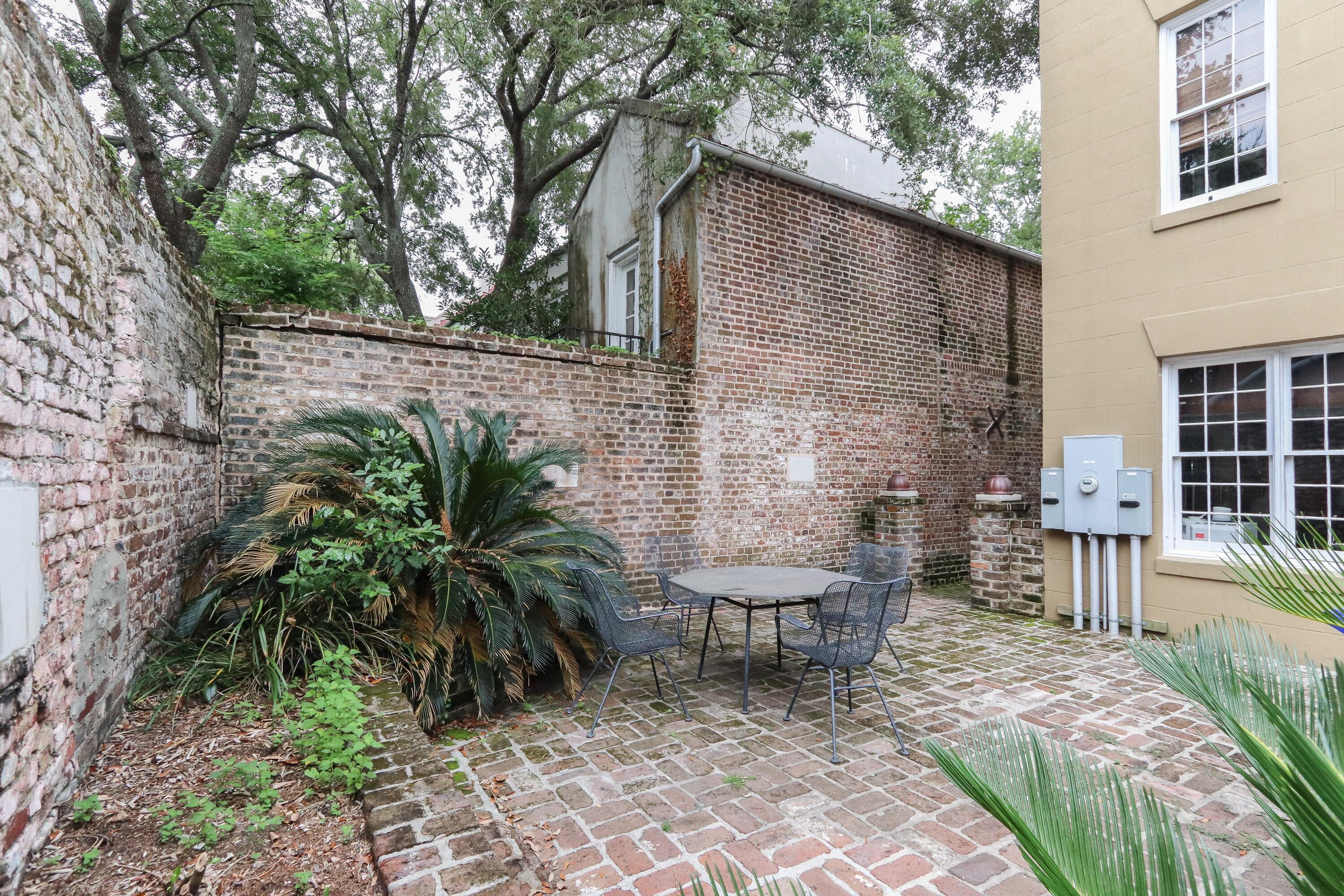 10 State Street Charleston, SC 29401 - Photo 8 of 34 courtyard - 4