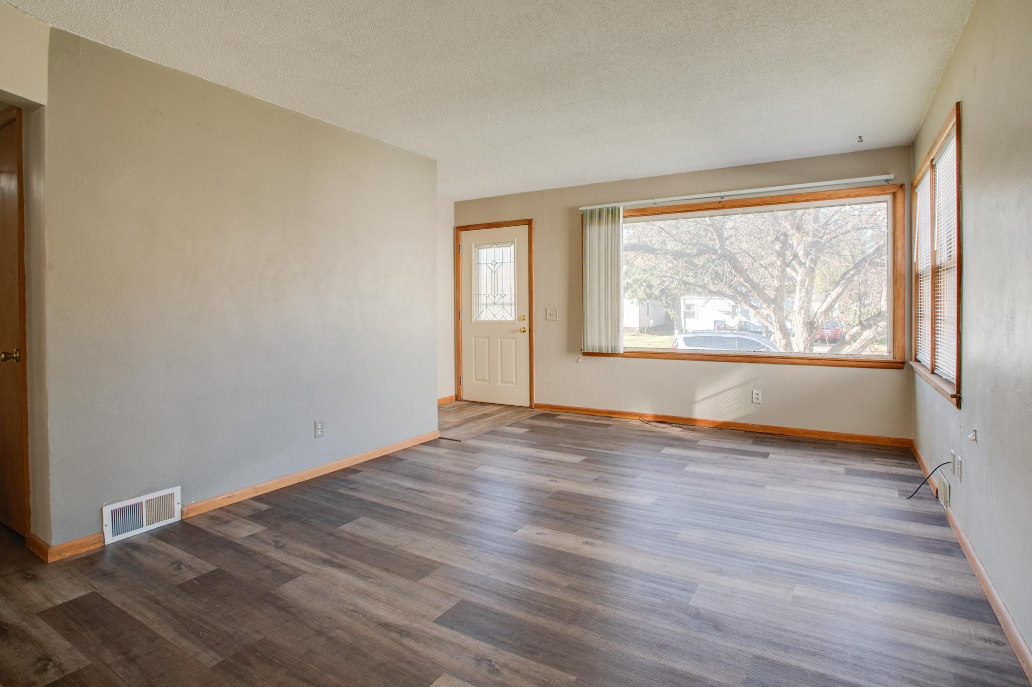 614 16th Street North Moorhead, MN 56560 - Photo 5 of 46