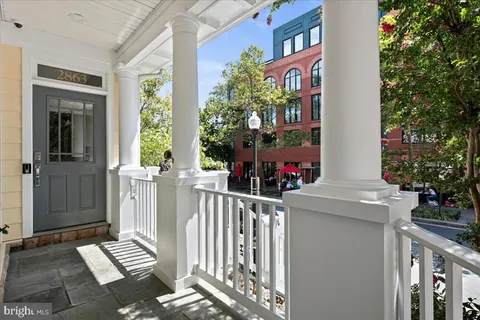 a view of an entryway with outdoor seating