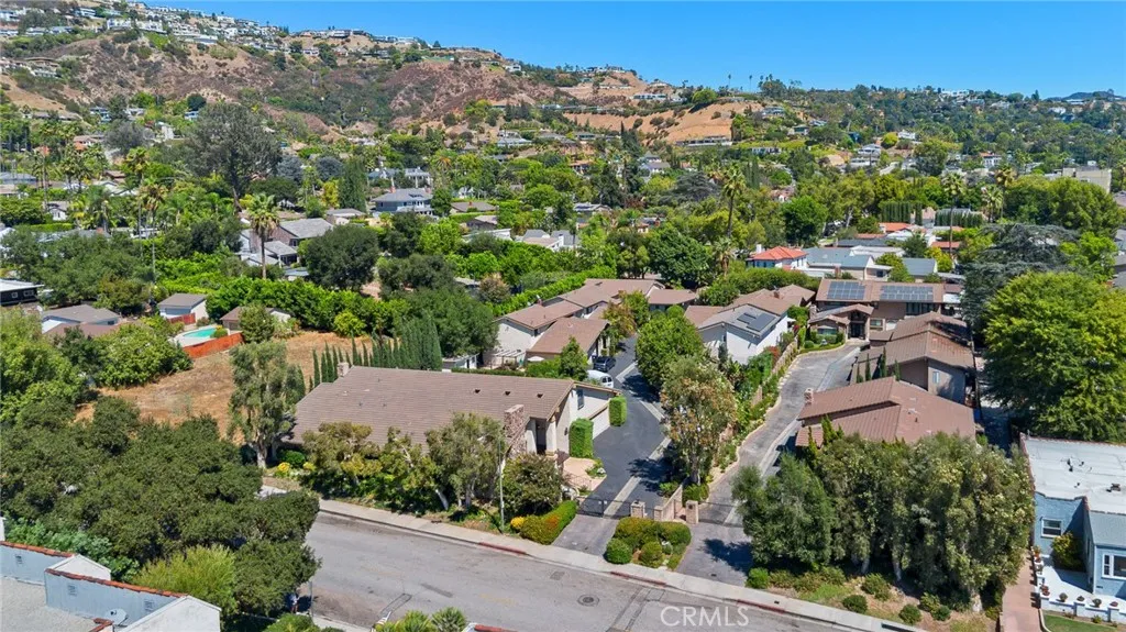 1406 Valley View Road Glendale, CA 91202 - Photo 2 of 24 Gallery Image 2