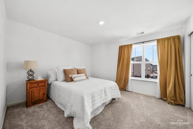 $364,900 | 1066 Moraine Drive, South Elgin, IL 60177