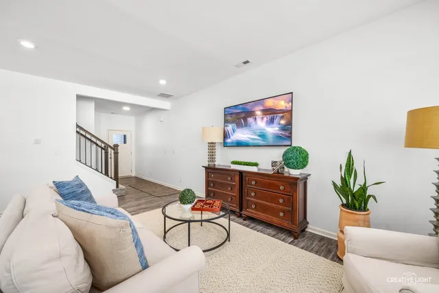 $364,900 | 1066 Moraine Drive, South Elgin, IL 60177