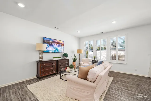 $364,900 | 1066 Moraine Drive, South Elgin, IL 60177