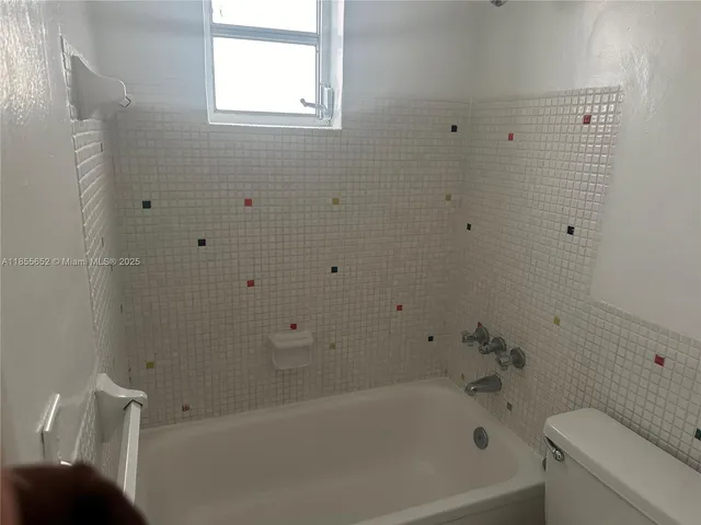 $1,575 | 8350 Southwest 65th Avenue, Unit N4, Miami, FL 33143