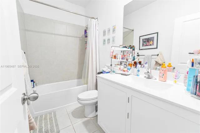 $2,900 | 817 Northeast 211th Street, Miami, FL 33179