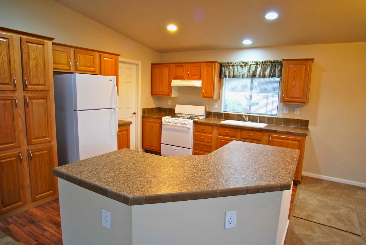 30 Winchester Canyon Road, Unit 74 Goleta, CA 93117 - Photo 4 of 8 Kitchen