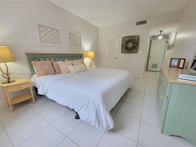 $2,150 | 1980 South Ocean Drive, Unit 2C, Hallandale Beach, FL 33009