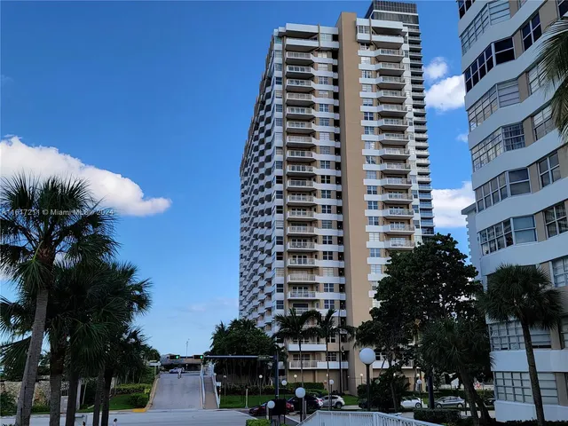 $2,150 | 1980 South Ocean Drive, Unit 2C, Hallandale Beach, FL 33009