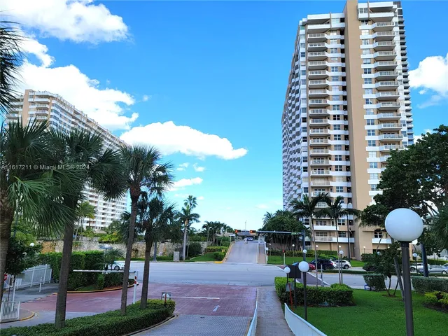$2,150 | 1980 South Ocean Drive, Unit 2C, Hallandale Beach, FL 33009