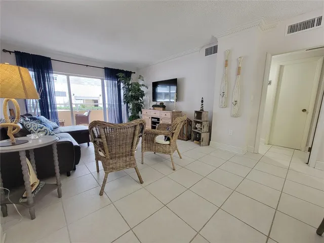 $2,150 | 1980 South Ocean Drive, Unit 2C, Hallandale Beach, FL 33009