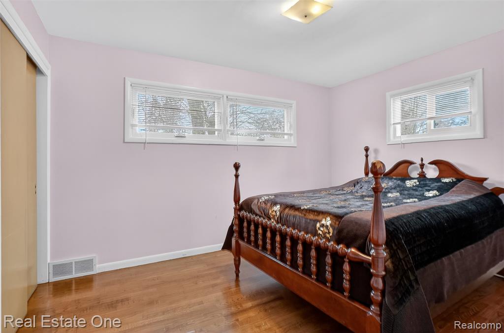 28491 Bayberry Road Farmington Hills, MI 48331 - Photo 13 of 37