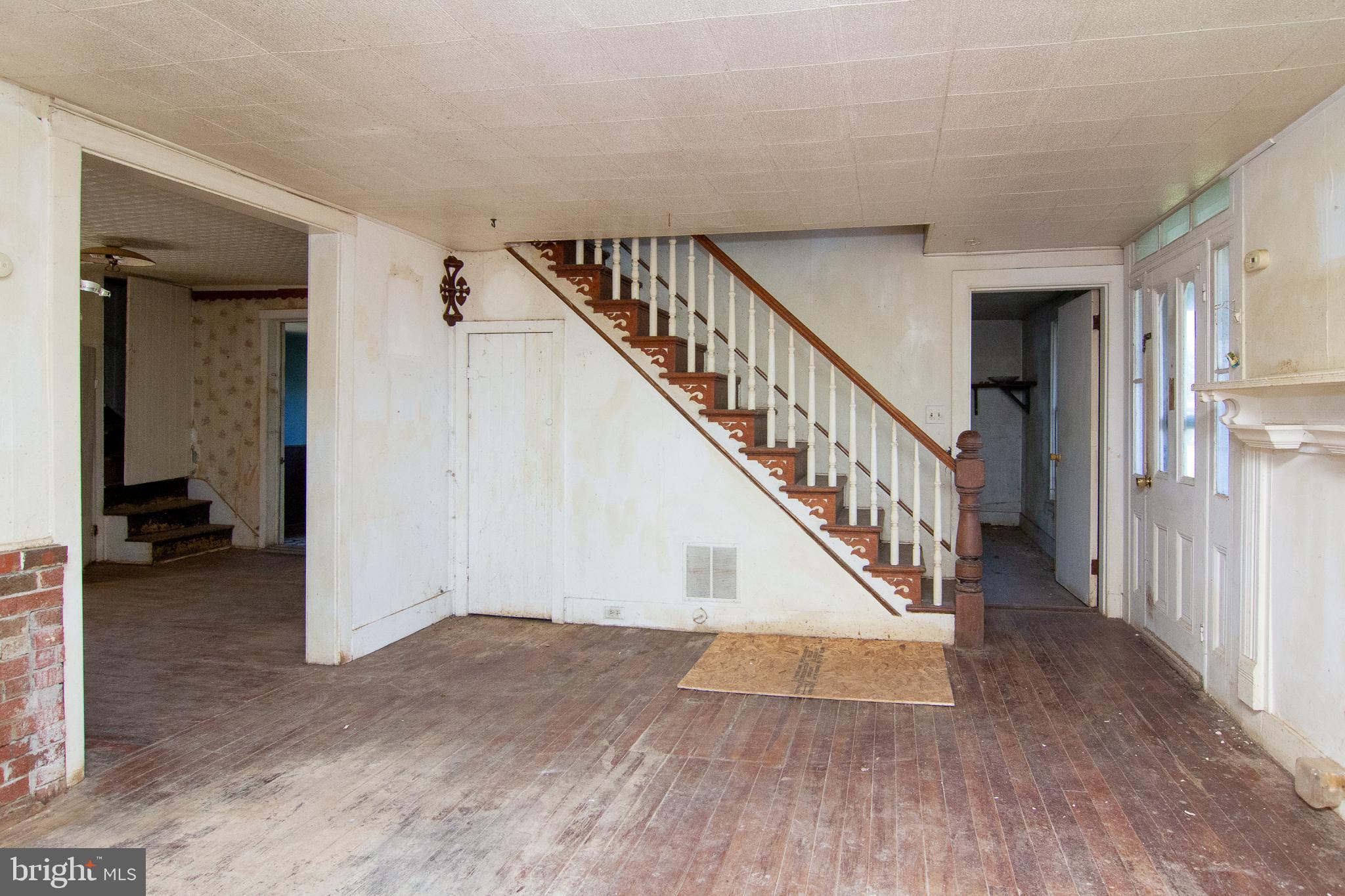10101 Liberty Road Randallstown, MD 21133 - Photo 3 of 37 Living room
