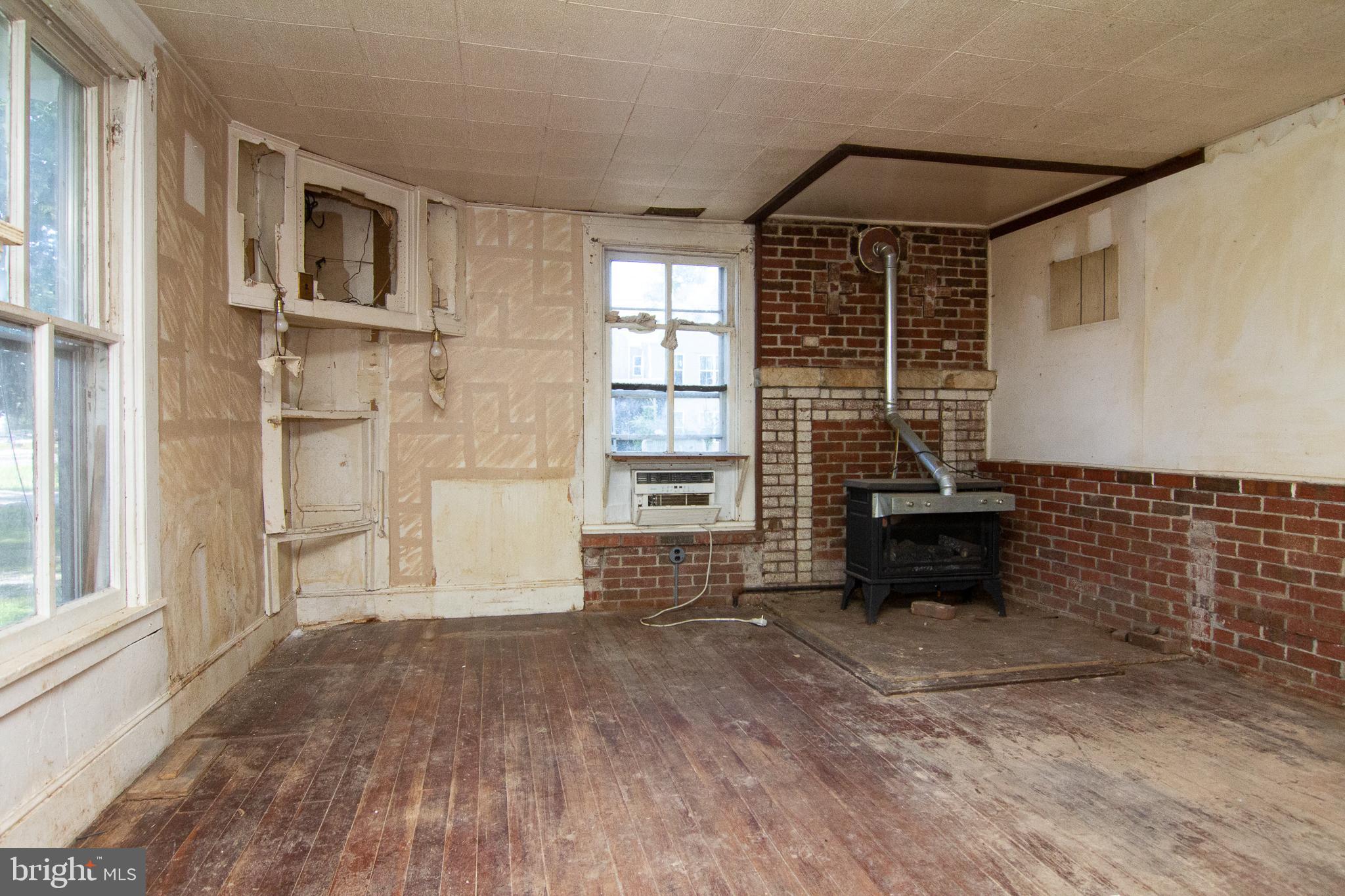 10101 Liberty Road Randallstown, MD 21133 - Photo 4 of 37 Living room
