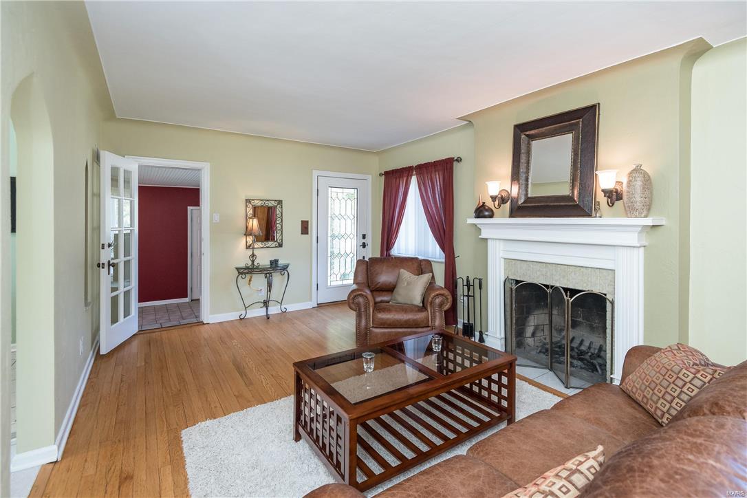 9743 Tesson Ferry Road St. Louis, MO 63123 - Photo 5 of 32