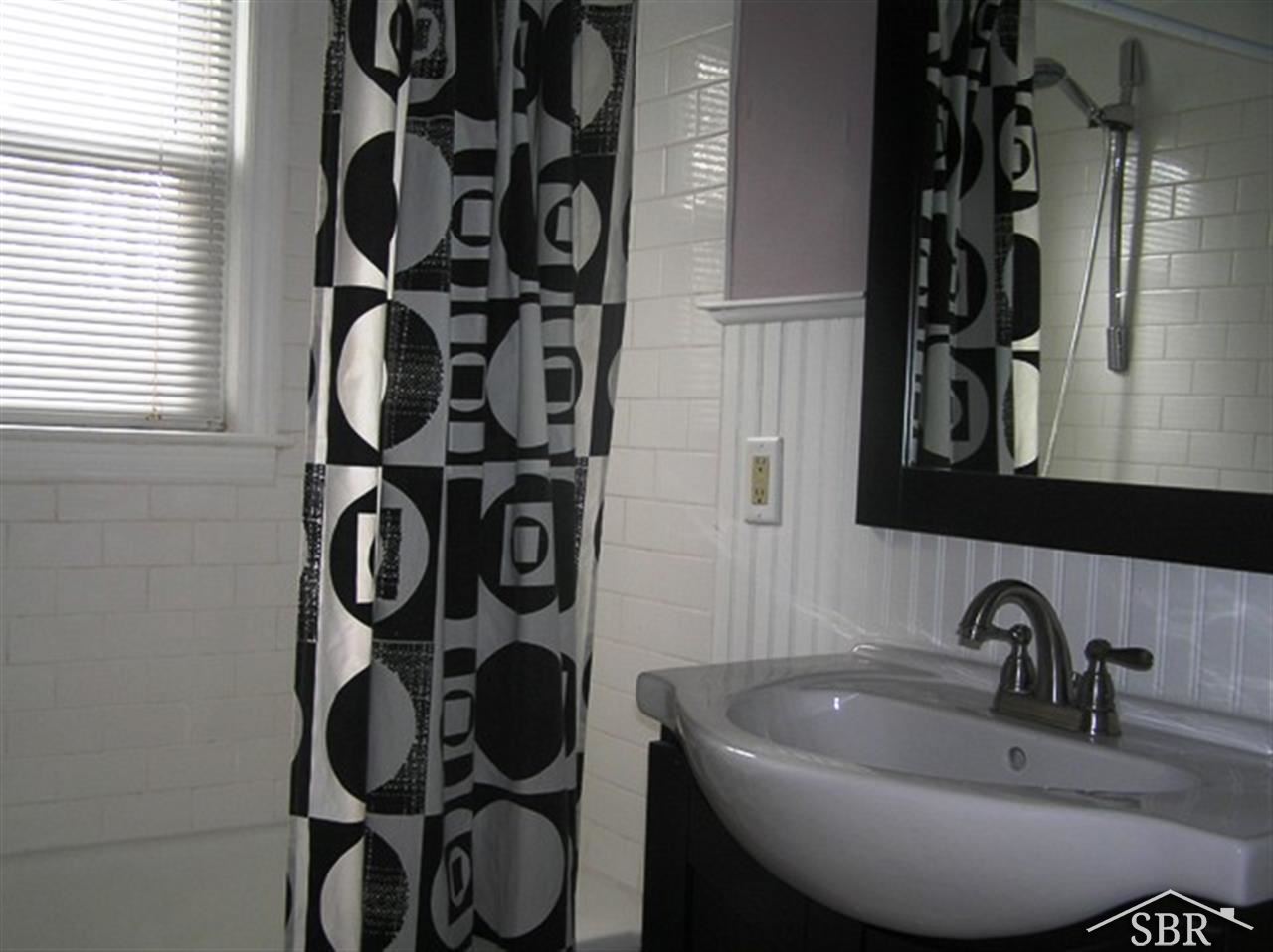 1240 Midland Road Saginaw, MI 48638 - Photo 3 of 28 31185702-2.JPG