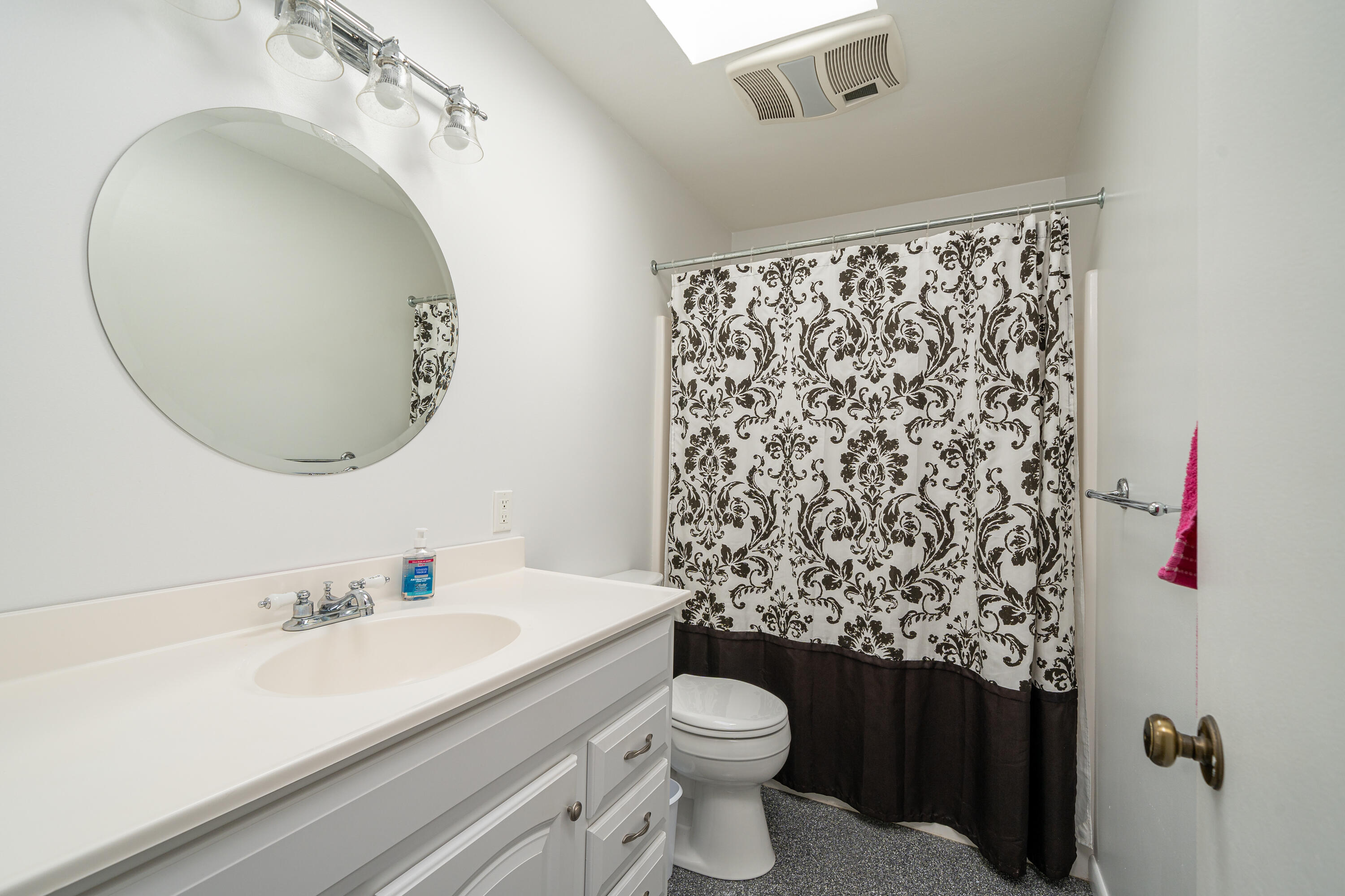 386 Stevens Road Troutville, VA 24175 - Photo 14 of 36 Hall Bath