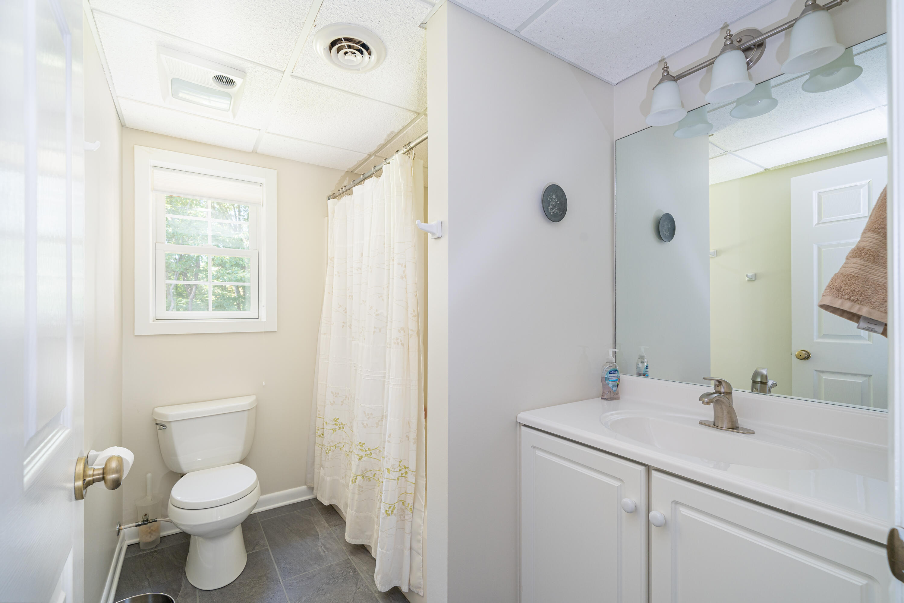 386 Stevens Road Troutville, VA 24175 - Photo 23 of 36 Lower full bath
