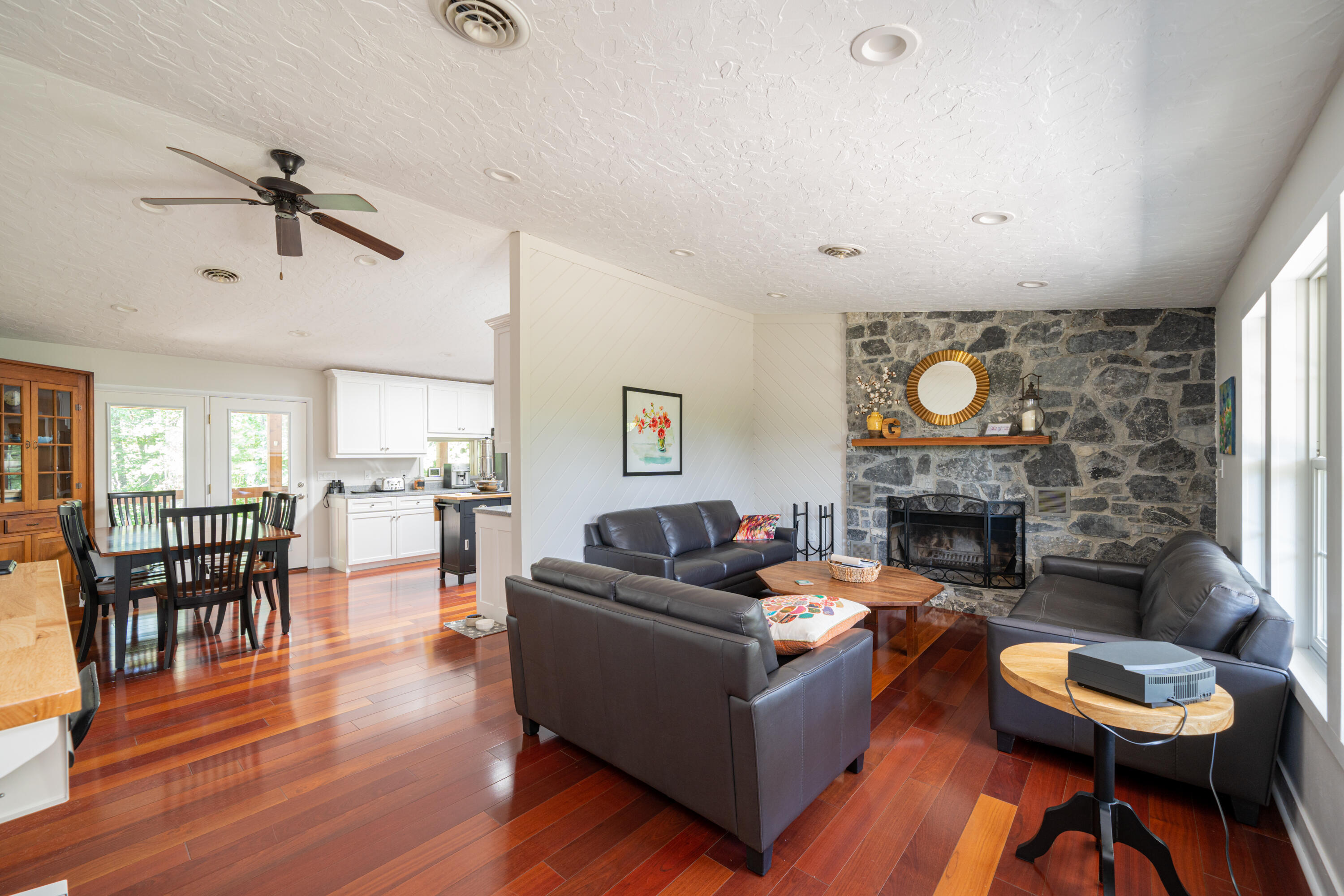 386 Stevens Road Troutville, VA 24175 - Photo 8 of 36 Living Room