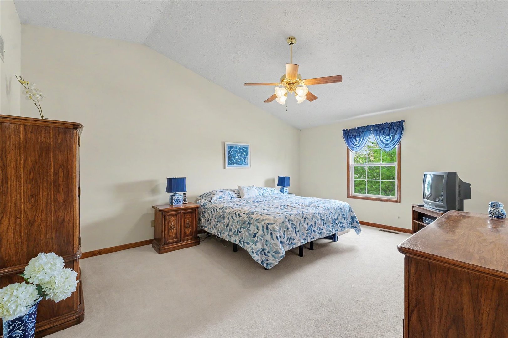 4409 Copper Ridge Road Champaign, IL 61822 - Photo 22 of 40 a bedroom with a bed and a chandelier