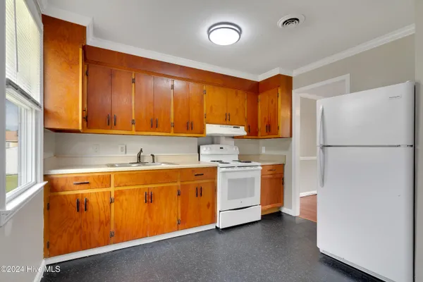 $950 | 1001 Davis Street, Jacksonville, NC 28540