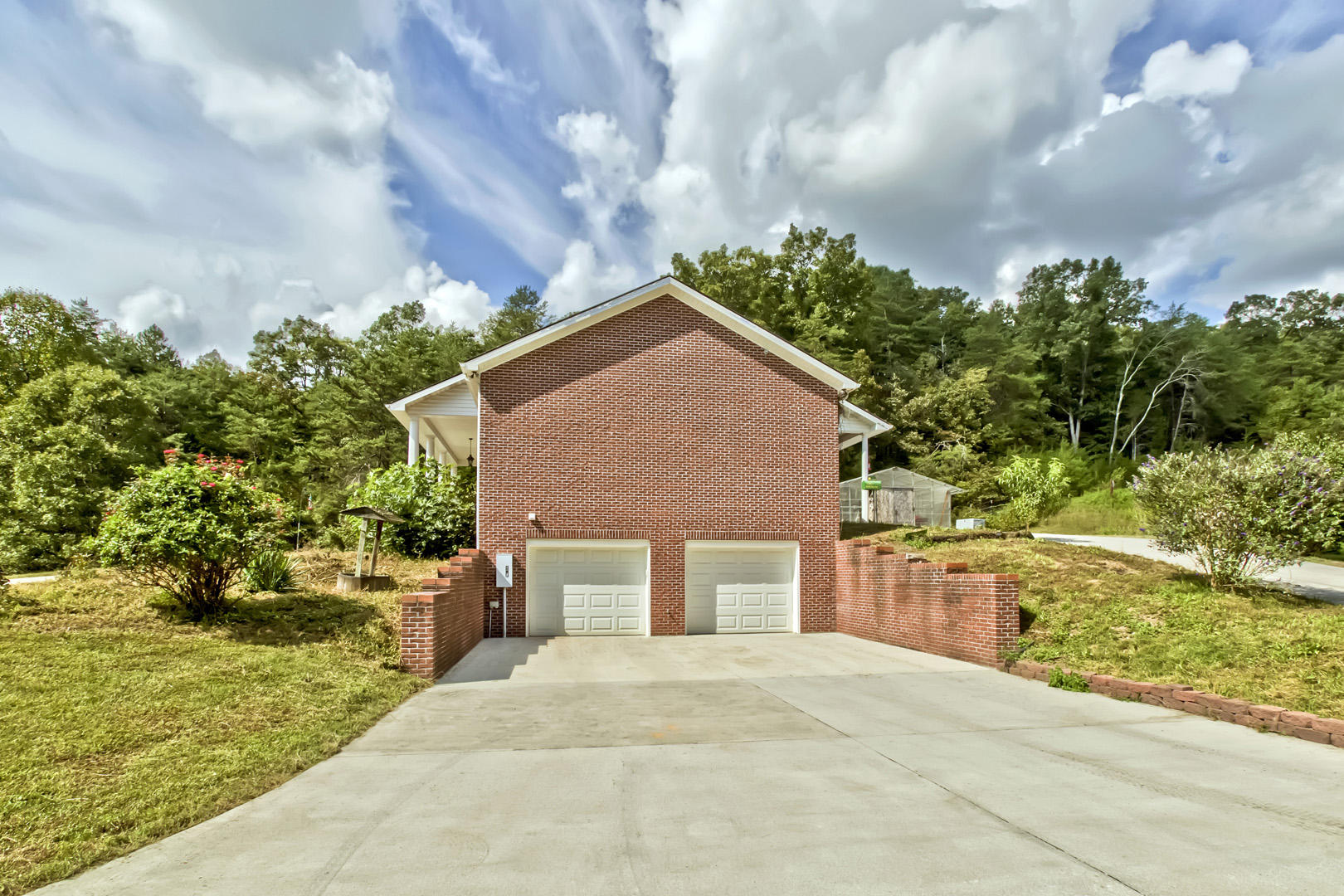 400 Satterfield Road Maynardville, TN 37807 - Photo 35 of 40 35_SatterfieldRoad_400_BasementGarageSid