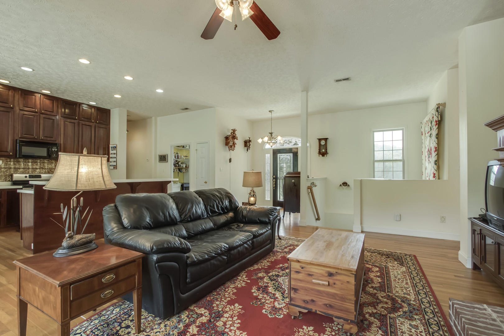 400 Satterfield Road Maynardville, TN 37807 - Photo 9 of 40 09_SatterfieldRoad_400_Living03