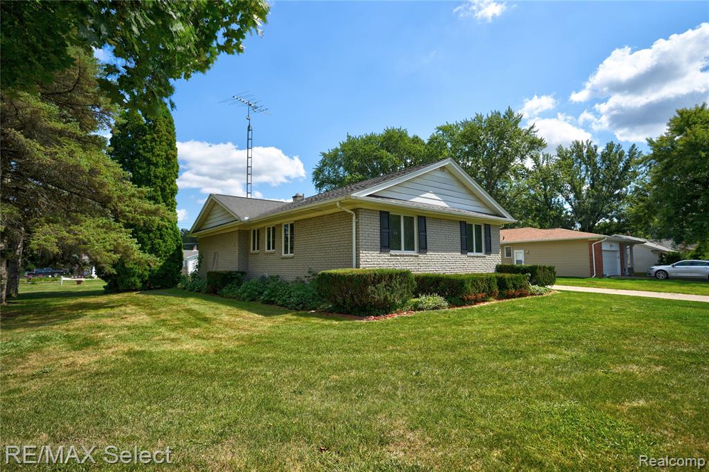 4437 Stoney Ridge Road Flint, MI 48507 - Photo 2 of 24