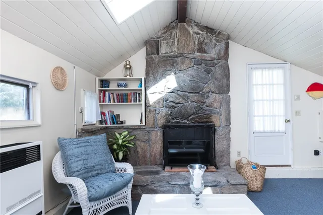 $2,150 | 77 Kelley Road, Unit B, North Kingstown, RI 02874