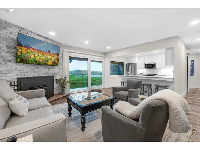 $519,000 | 856 Neacoxie Boulevard, Unit 324, Gearhart, OR 97138