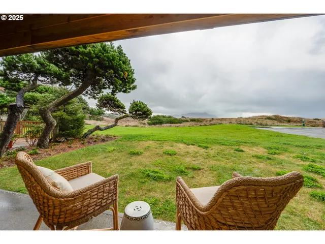 $519,000 | 856 Neacoxie Boulevard, Unit 324, Gearhart, OR 97138