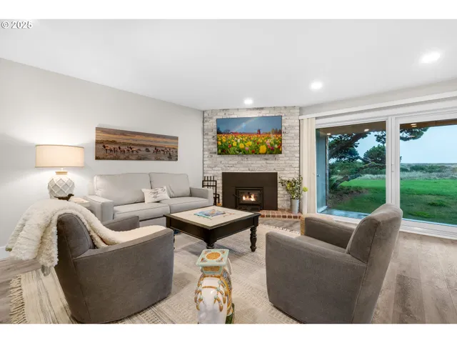 $519,000 | 856 Neacoxie Boulevard, Unit 324, Gearhart, OR 97138