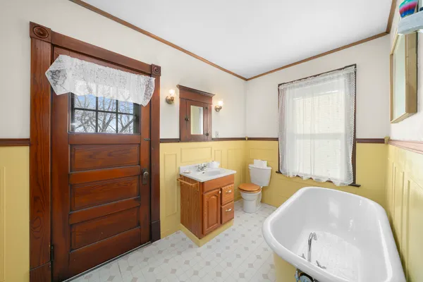 $229,000 | 449 West Lincoln Avenue, Hinckley, IL 60520