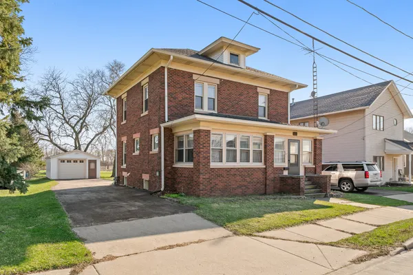 $229,000 | 449 West Lincoln Avenue, Hinckley, IL 60520