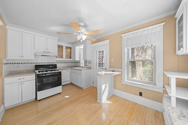 $229,000 | 449 West Lincoln Avenue, Hinckley, IL 60520