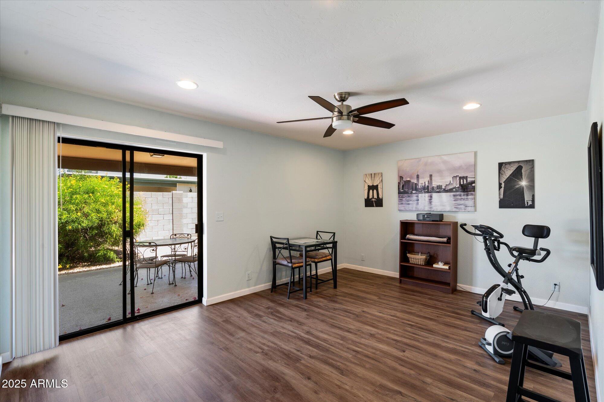 520 South Greenfield Road, Unit 7 Mesa, AZ 85206 - Photo 8 of 25 08-Family Room