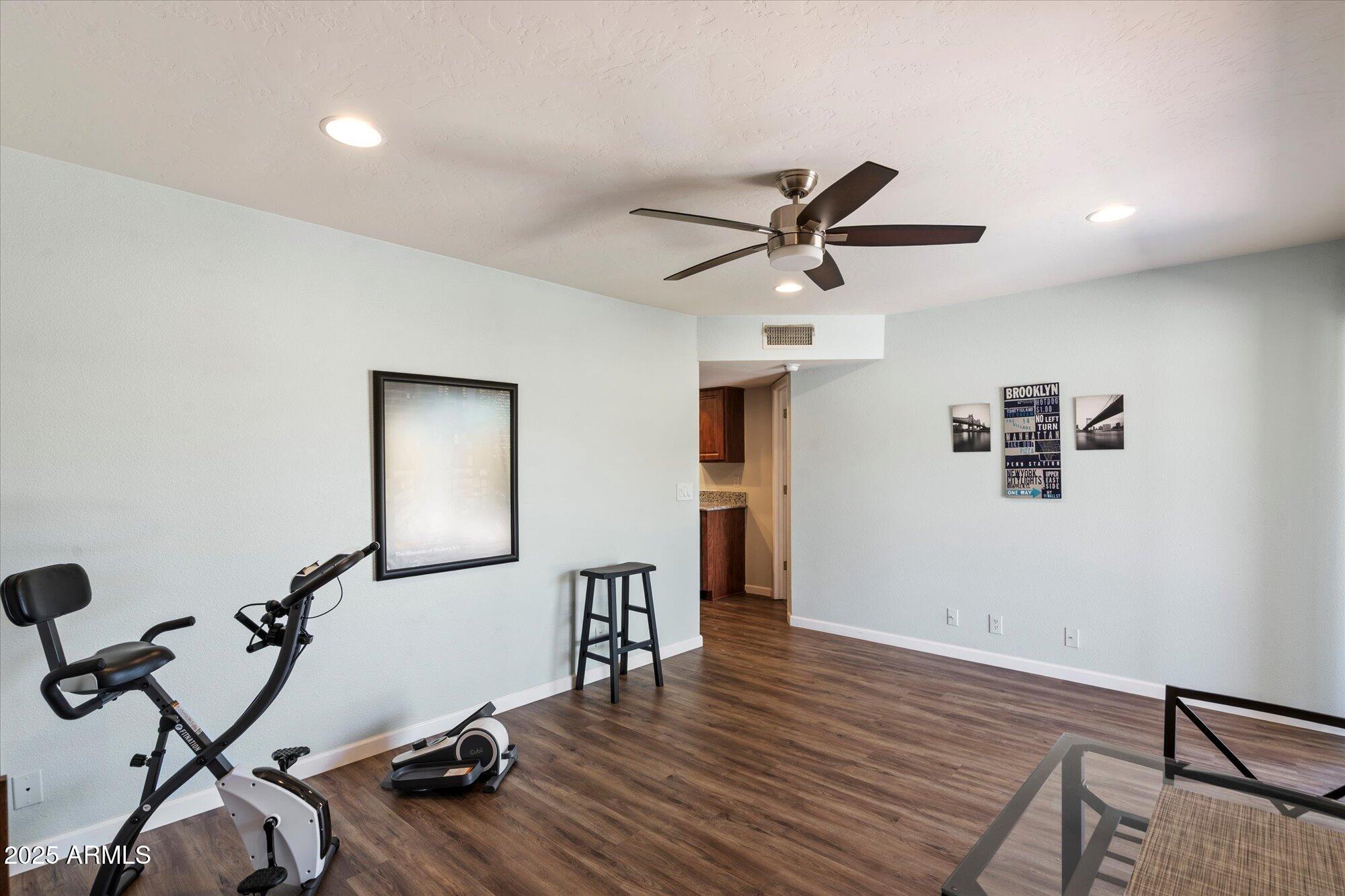 520 South Greenfield Road, Unit 7 Mesa, AZ 85206 - Photo 9 of 25 09-Family Room
