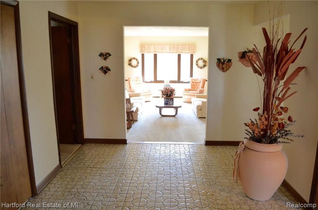 30098 Richmond Road Farmington Hills, MI 48334 - Photo 10 of 61