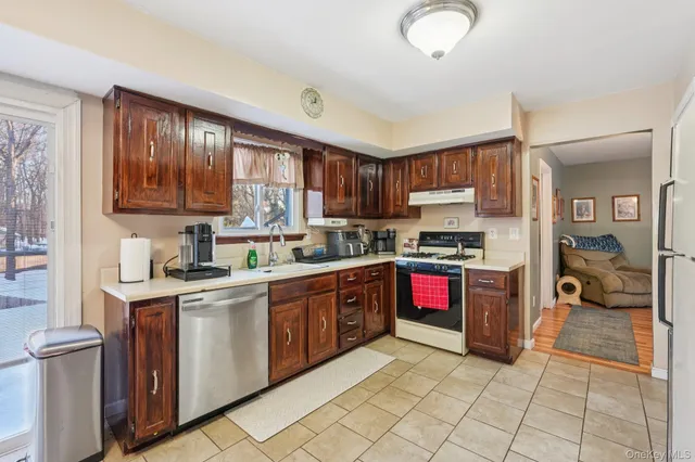 $580,000 | 150 Lake Region Boulevard, Monroe, NY 10950