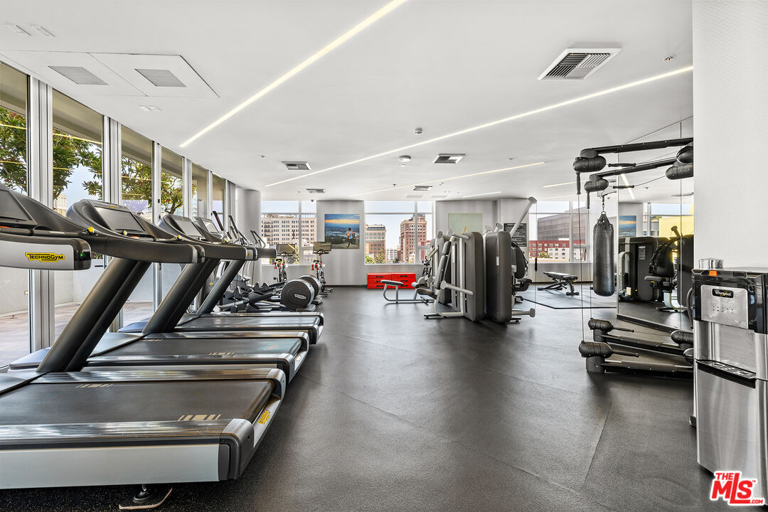 1050 South Grand Avenue, Unit 1405 Los Angeles, CA 90015 - Photo 10 of 11 a view of a gym room with gym equipment