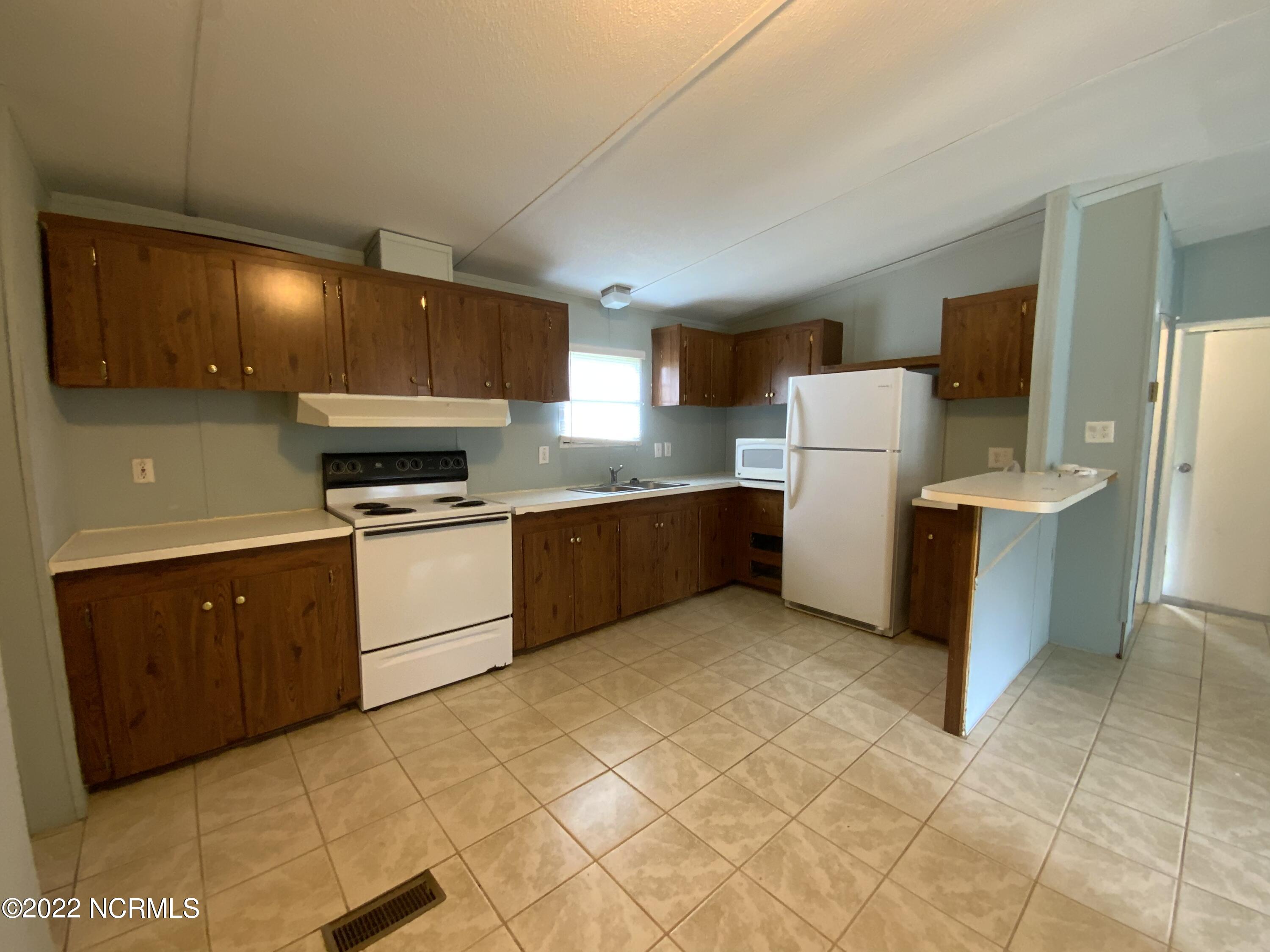 242 Bream Street Holly Ridge, NC 28445 - Photo 5 of 17 AA5EDC0A-4CD5-4F89-800F-24C49A4444D3