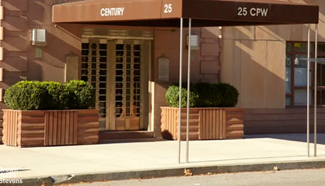 $3,750,000 | 25 Central Park West, Unit 30O | Upper West Side